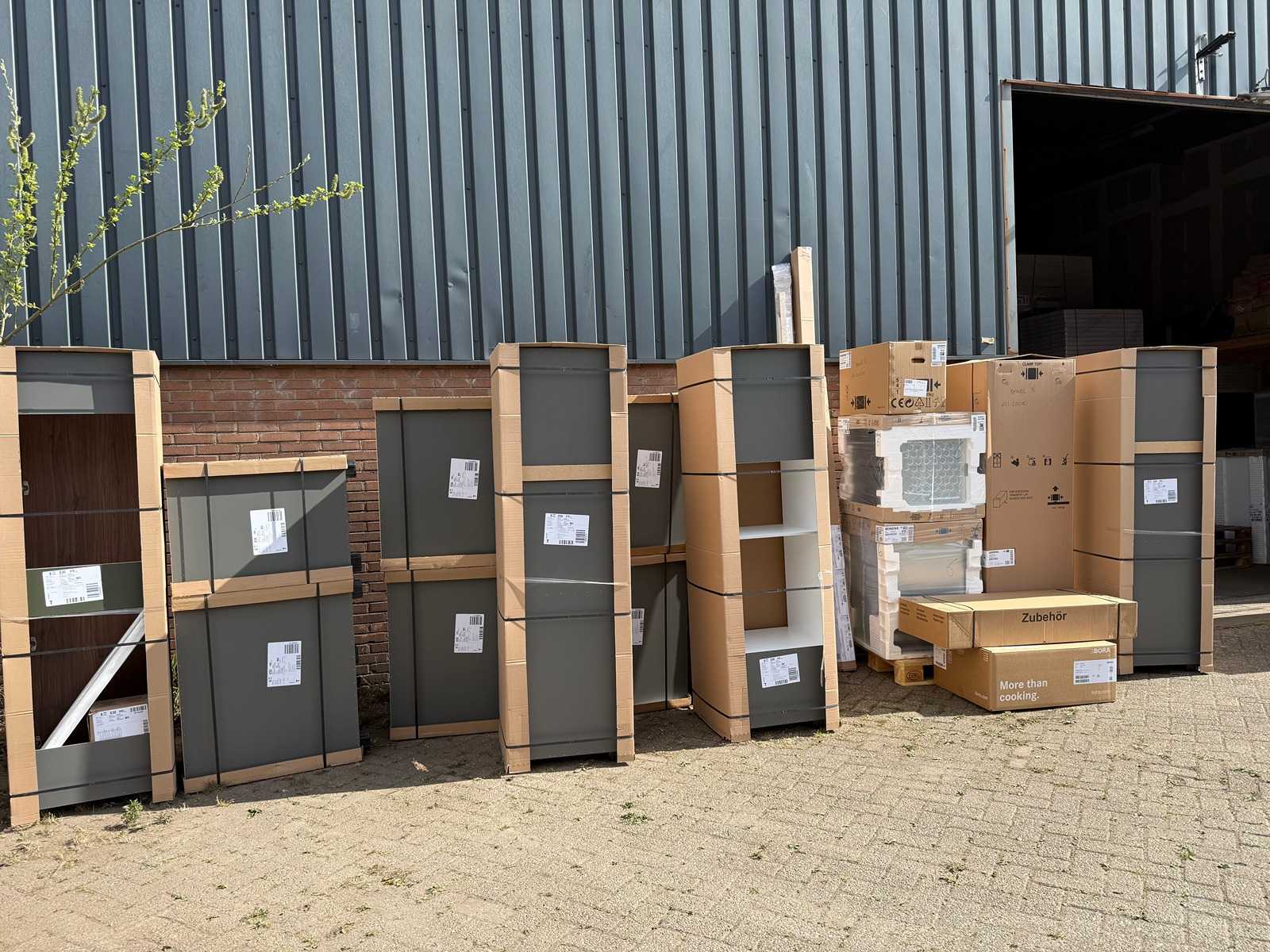Häcker Concept130  Bali Notenhout  Topsoft mat lak zwart eiland keuken - Häcker Concept130 Keukens keukens | afbeelding 37 van 40