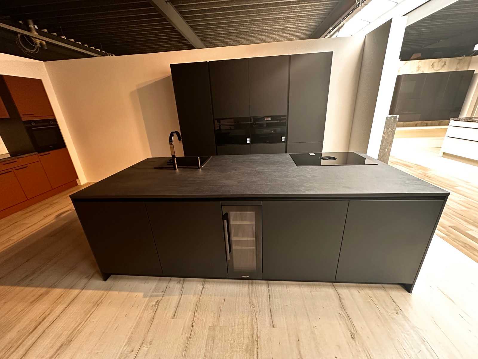 Häcker TopSoft mat zwart eiland keuken - Häcker Keukens keukens | afbeelding 3 van 31