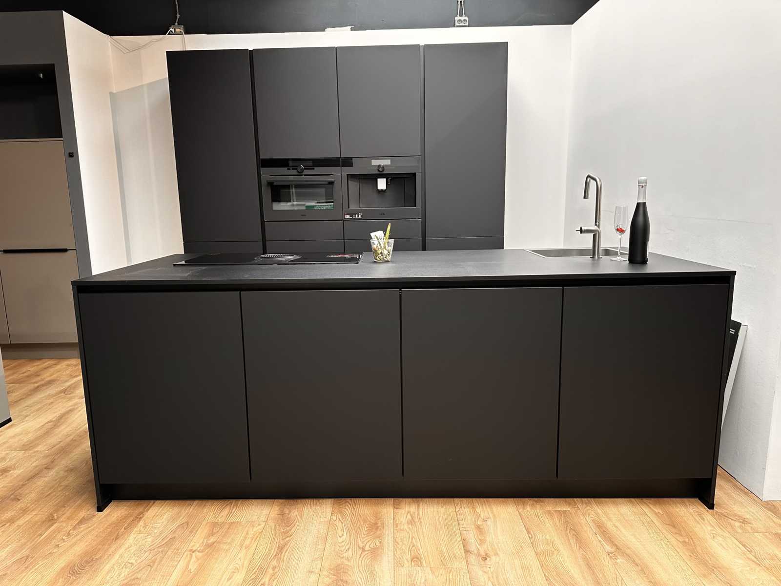 Nobilia EasyTouch Zwart Eiland keuken - Nobilia Keukens keukens uit voorraad leverbaar