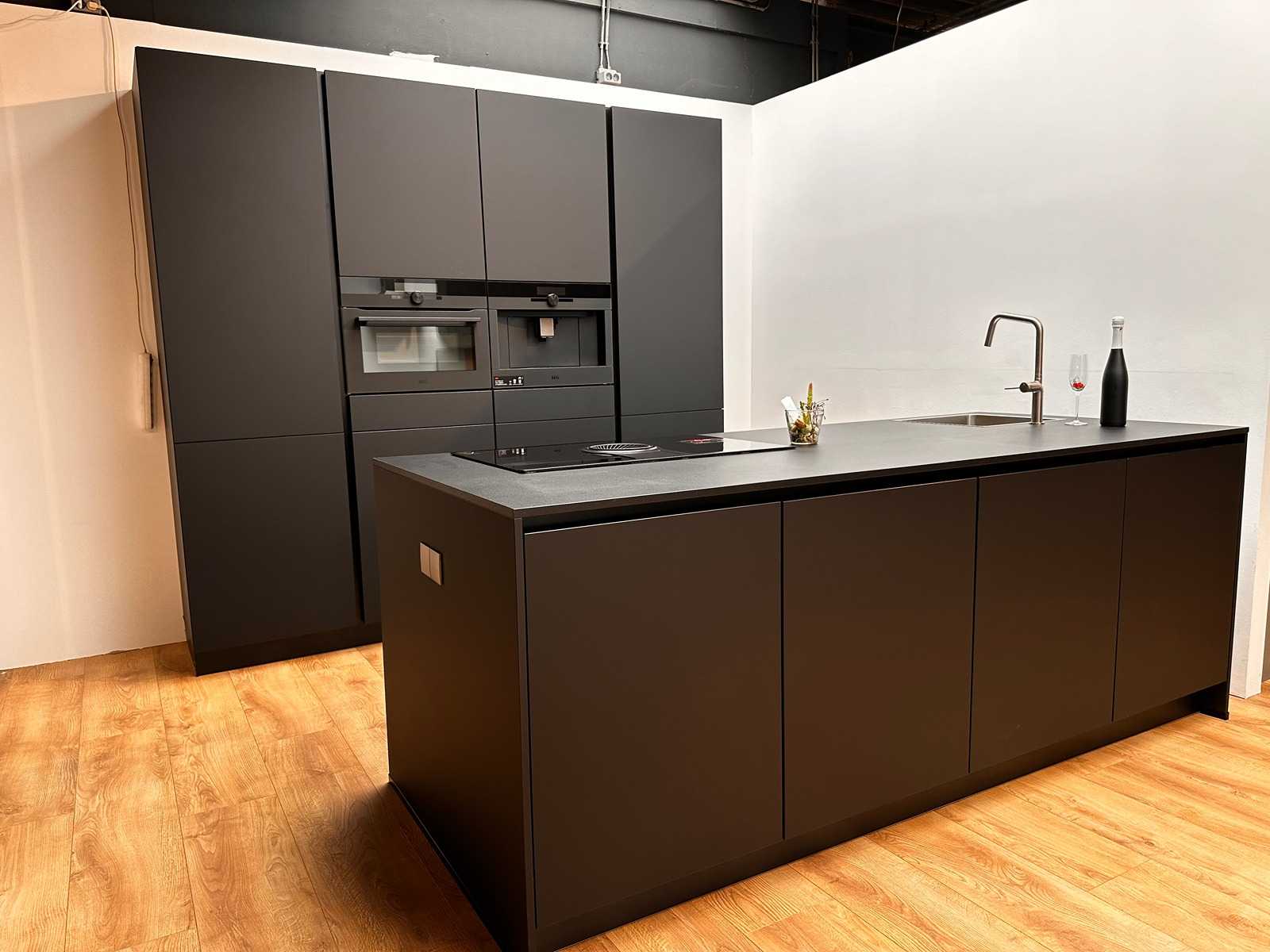 Nobilia EasyTouch Zwart Eiland keuken - Nobilia Keukens keukens | afbeelding 24 van 29