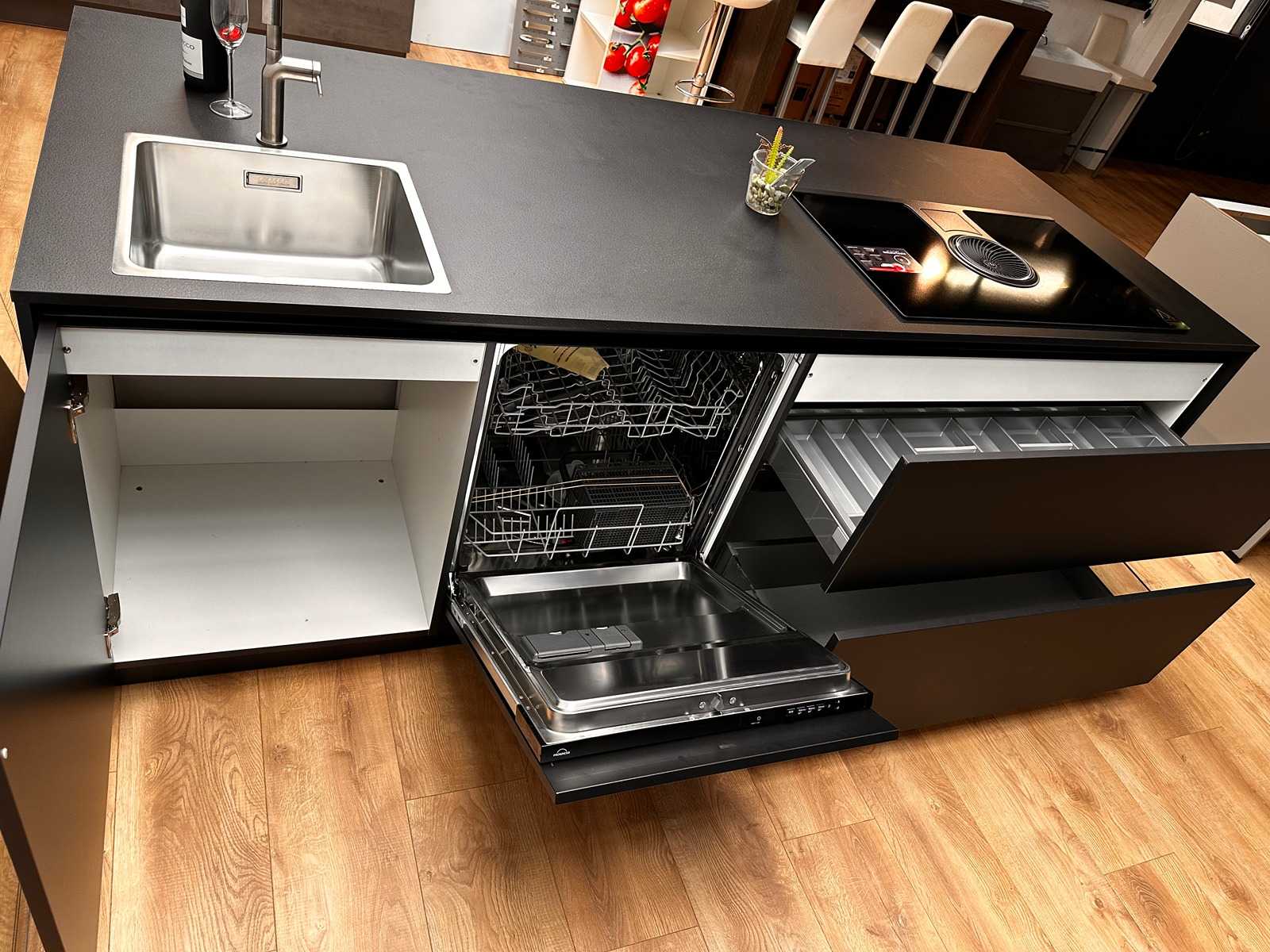 Nobilia EasyTouch Zwart Eiland keuken - Nobilia Keukens keukens | afbeelding 25 van 29