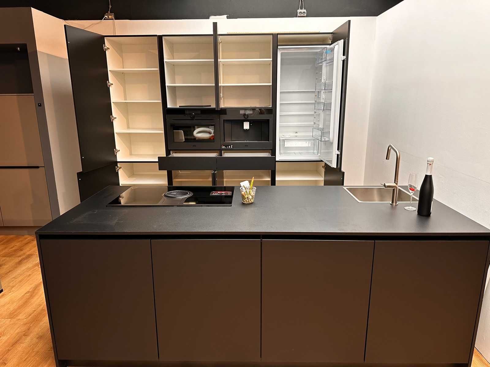 Nobilia EasyTouch Zwart Eiland keuken - Nobilia Keukens keukens | afbeelding 8 van 29