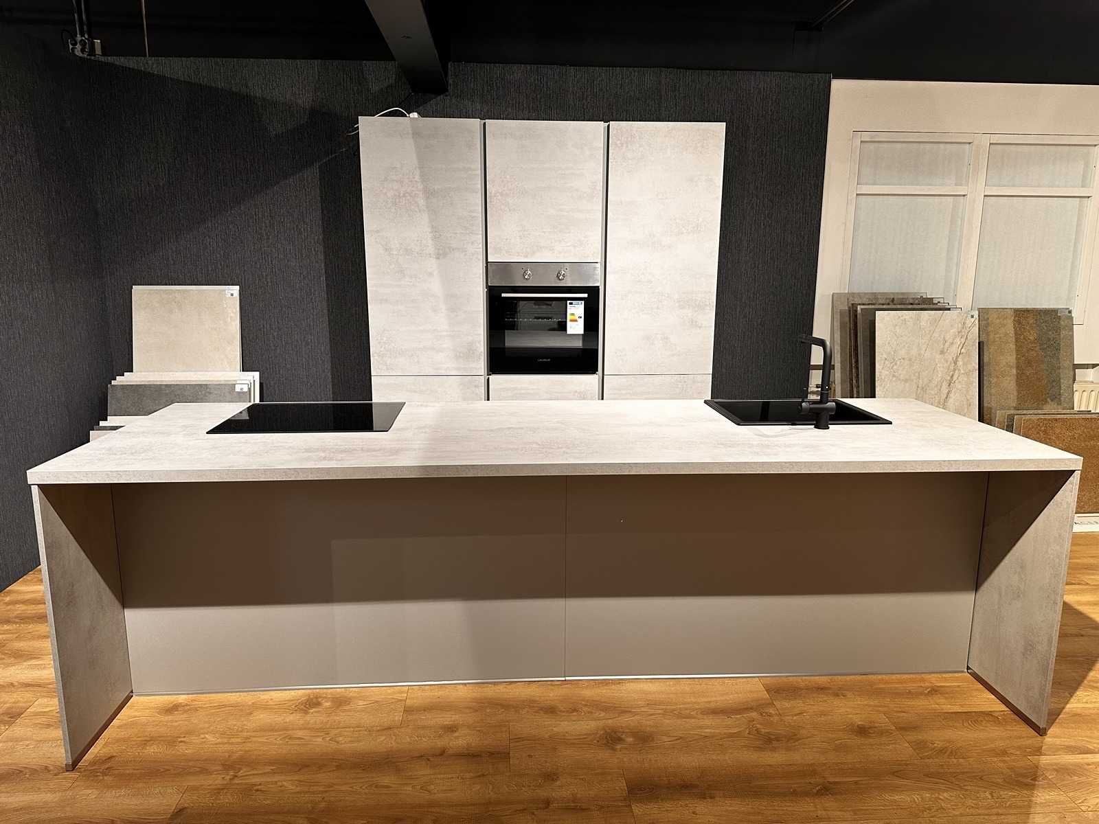 Nobilia Riva Decor Beton grijs Eiland keuken - Nobilia Keukens keukens uit voorraad leverbaar