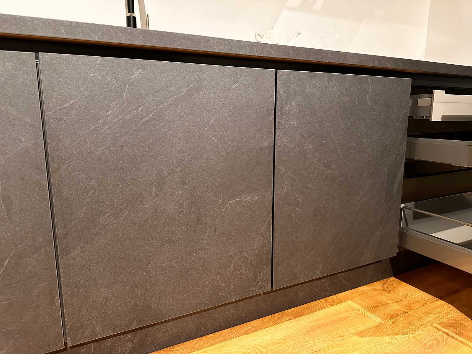 Nobilia - StoneArt Decor Leisteen grijs - Keukenopstelling - Nobilia Keukens keukens | afbeelding 9 van 19