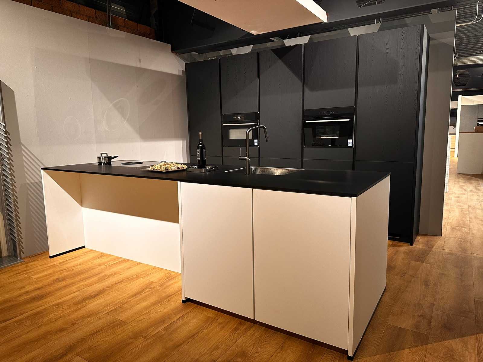 Nobilia Structura Eiken nero met wit eiland keuken - Nobilia Keukens keukens | afbeelding 3 van 32